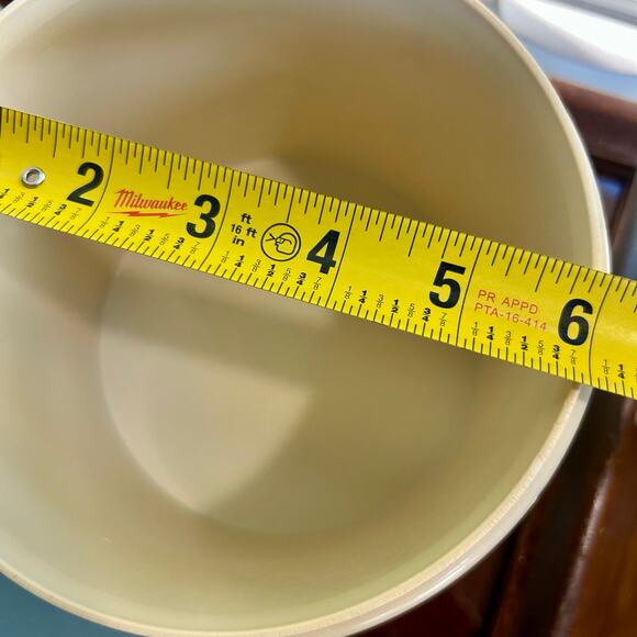 Vintage Tupperware Lot – Blue Divided Container & Beige Round Container - Picture 13 of 15